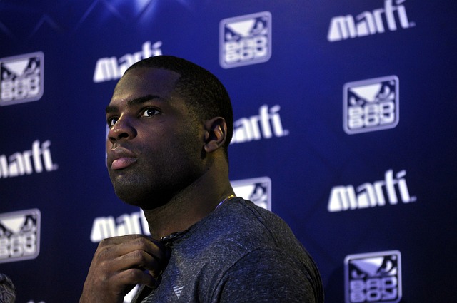 员们奋力拼 员们奋力拼